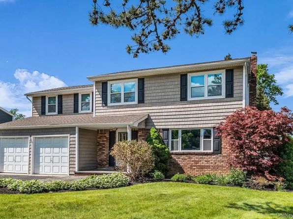 25 Sherry Lane, Hauppauge, NY 11788