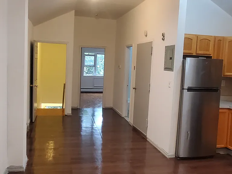 453 E 45th St #2 — Photo 7