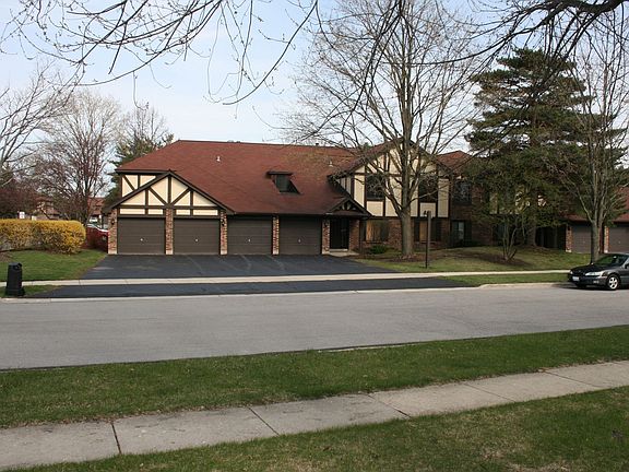 Large 3 Bedroom, 2 Bath with Garage parking in Wheaton, IL