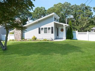 39 Travis Rd, East Patchogue, NY 11772