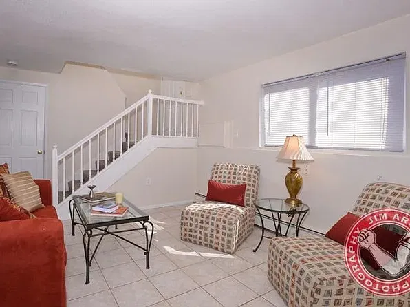 14 Sycamore St APT 2, Westfield, MA 01085