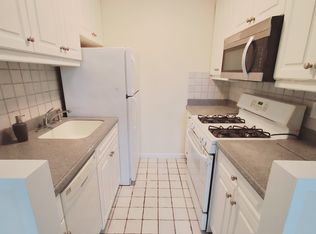 140 Grove St #6G, Stamford, CT 06902
