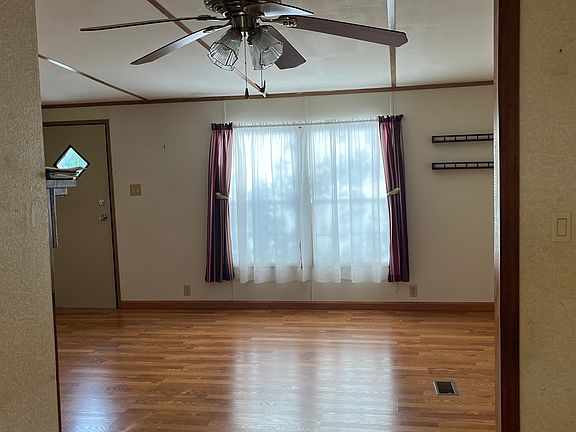 5th image of 306 Kelly Dr