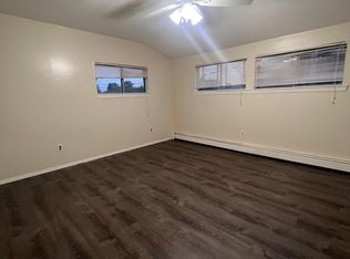 16 Griddle Ln, Levittown, NY 11756