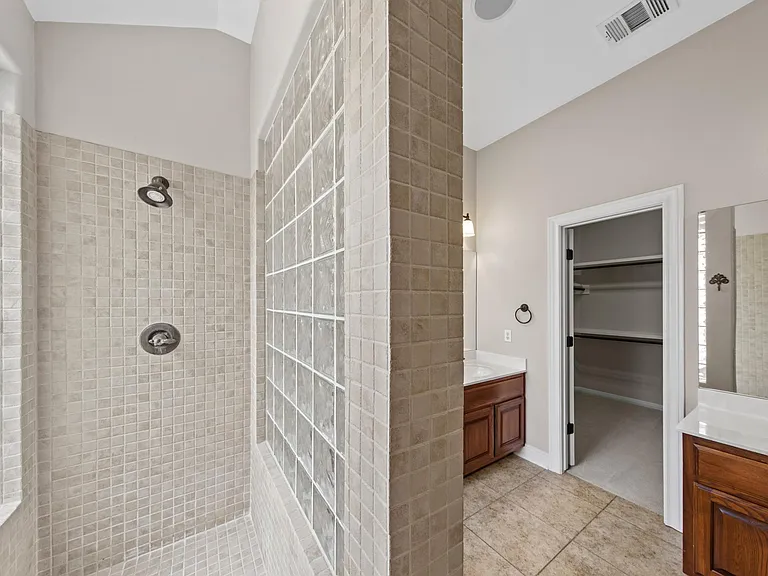 11709 Woodland Hills Trl — Photo 16