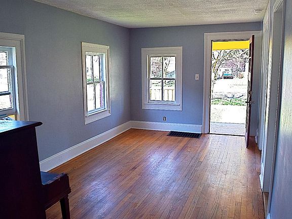 3rd image of 304 E Forest Ave