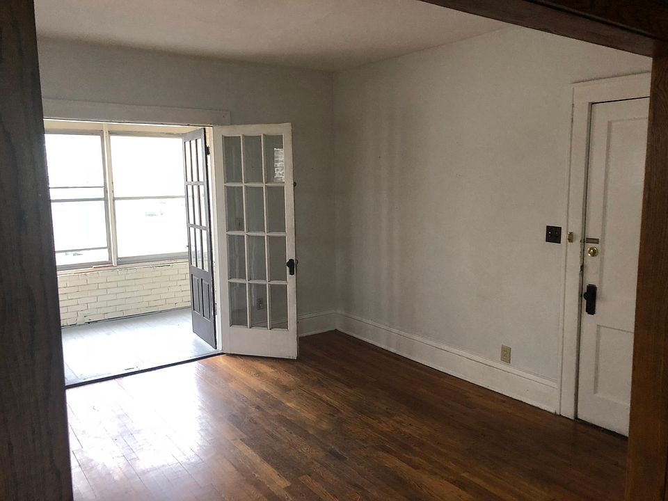 Living Room & 3-Season Porch