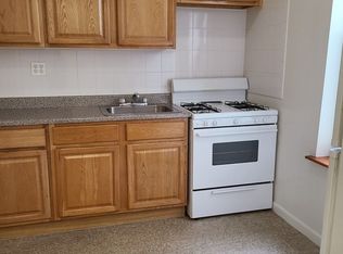 3132 32nd St APT 2C, Astoria, NY 11106