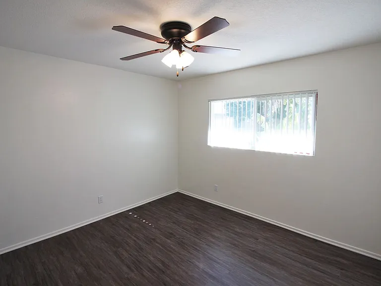 Linden Court Apartments — Photo 103