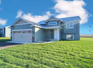 981 Waters Edge Cir, Avon, MN 56310