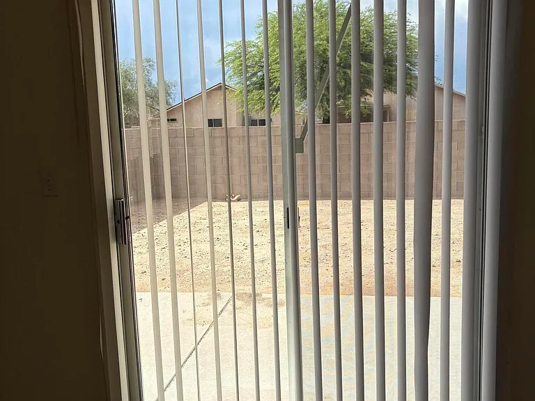 1653 E Saint Apollonia St — Photo 7