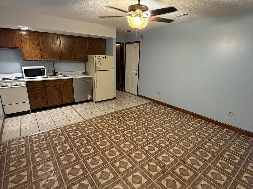 1st image of 425 W Lawrence Ave #2