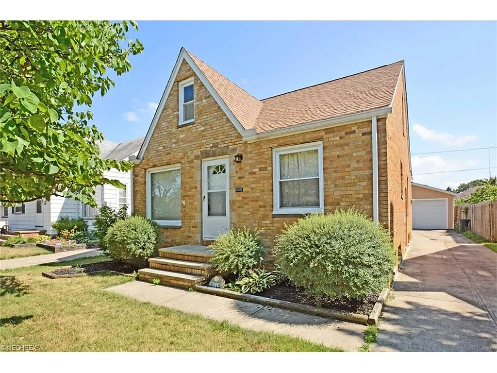8515 Deerfield Dr photo 1