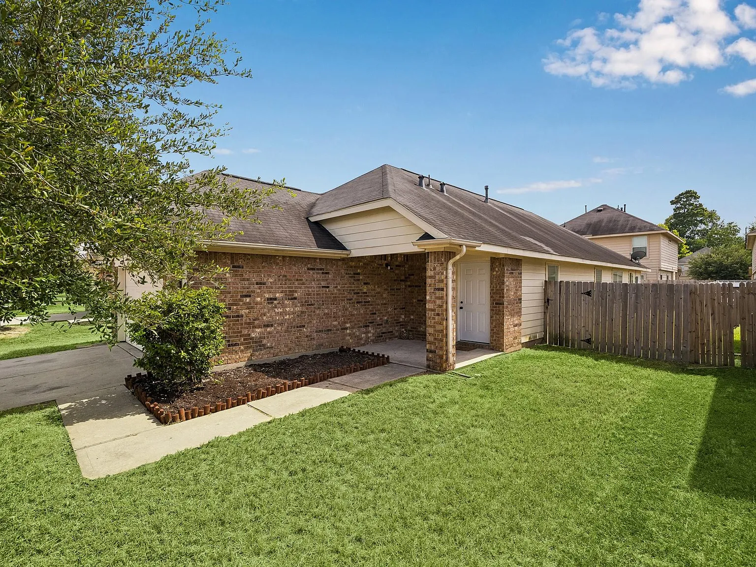 4 bed, 2.0 bath, 1650 sqft, $1,850 — Photo 1