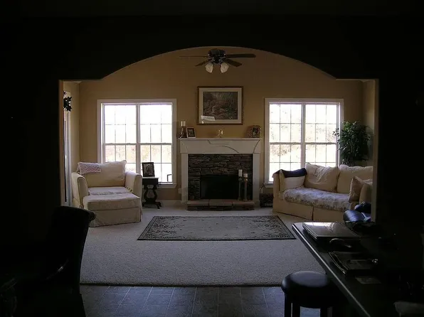 236 Nottingham Dr, Calera, AL 35040