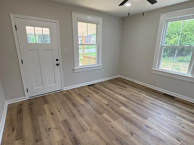 161 Seminole Dr — Photo 4