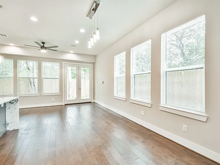 810 Mansfield St — Photo 24