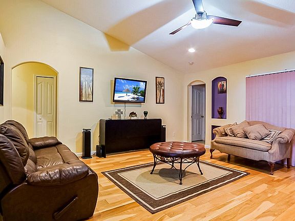 5th image of 2565 SE Mariposa Ave