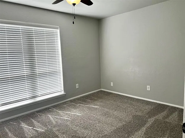 823 Cardinal Creek Blvd — Photo 8
