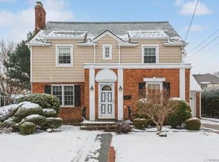 92 Johnson Ave, Malverne, NY 11565