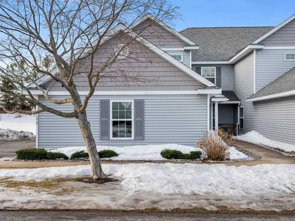 1477 Castle Dr, Petoskey, MI 49770