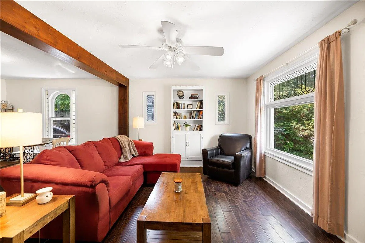 3 bed, 1.5 bath, 1397 sqft, $1,900 — Photo 4