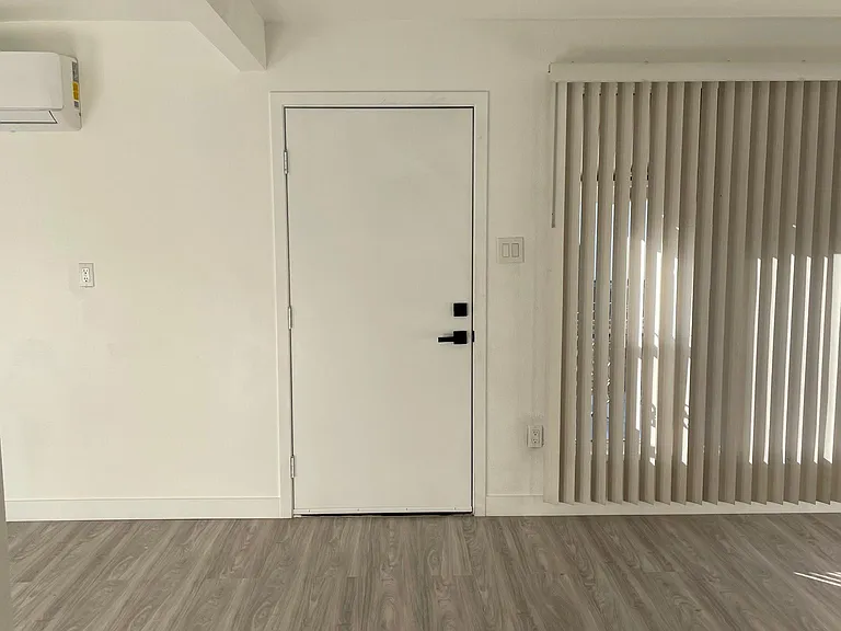 150 N Hicks Ave — Photo 5