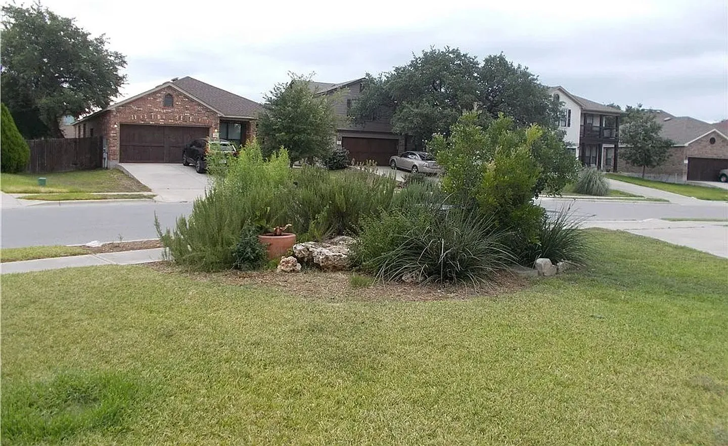 Charming 3-Bedroom, 2-Bath Home with Private Backyard | Cedar Park, TX — Photo 2