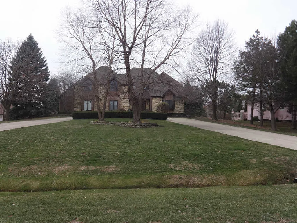 1224 Leinster Dr photo 1