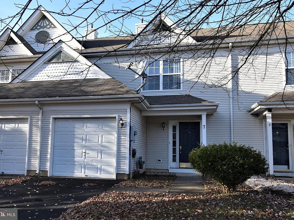 1st image of 7 Tattersall Dr