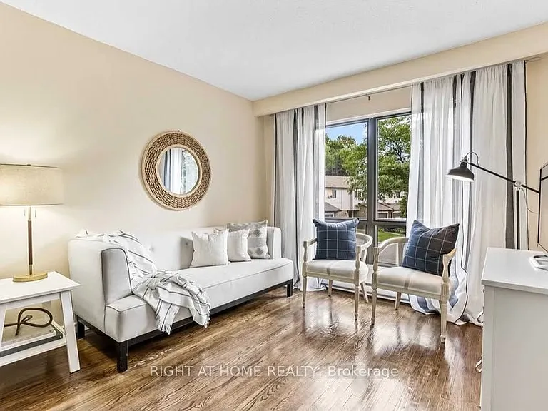 350 Camelot Ct #3 — Photo 4
