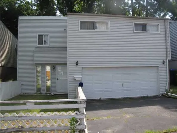 53 Braeburn Ln, Middletown, CT 06457