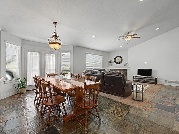 4th image of 632 N Badger Ln