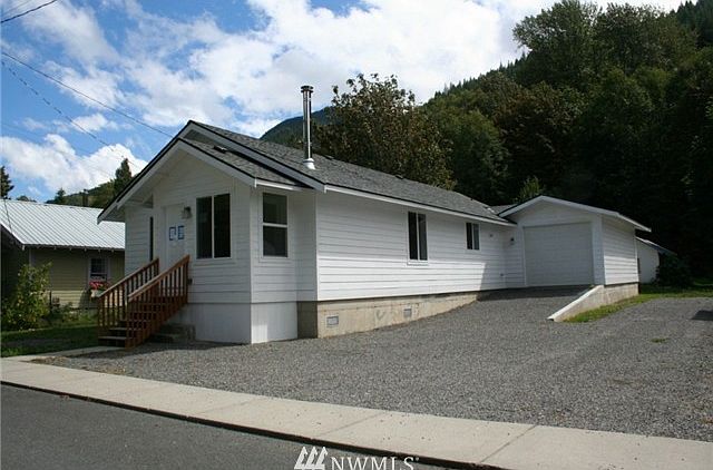 1st image of 131 NE Old Cascade Highway