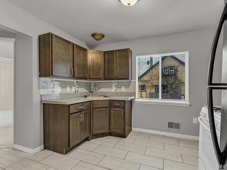 8268 Hudson Ave — Photo 8