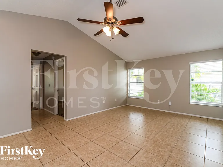 4404 SW 6th Pl — Photo 6
