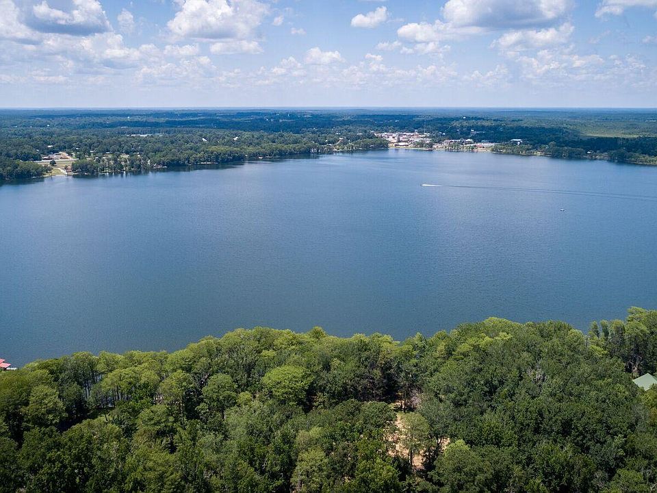 1st image of 735 Lake Dr