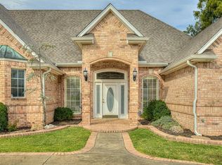 9211 Whispering Oak Dr, Midwest City, OK 73130