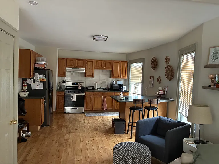 189 Saint James Pl #3 — Photo 2