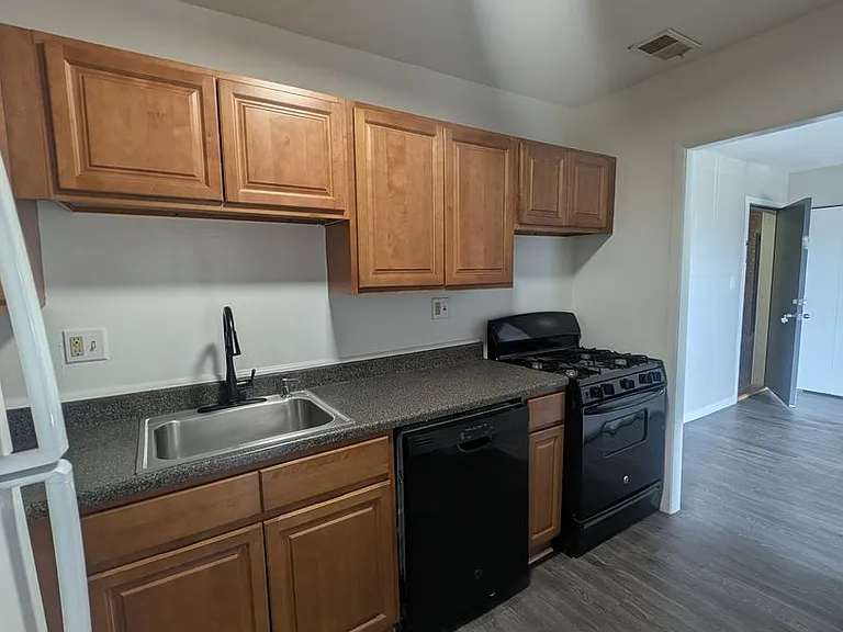 4001 Clarks Ln — Photo 6