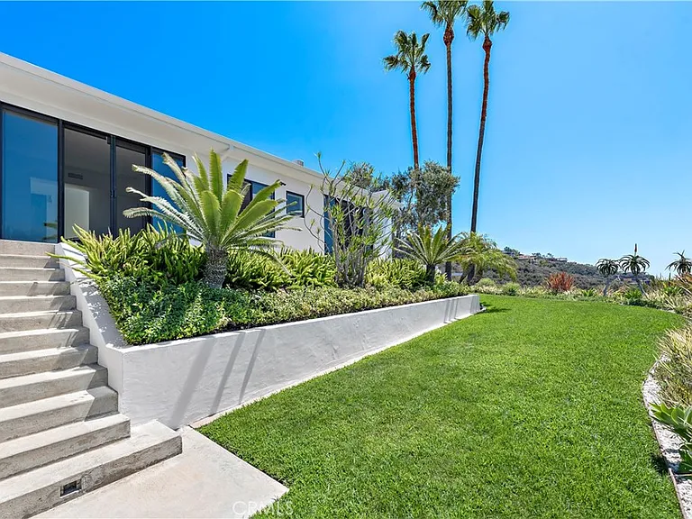 940 Summit Dr — Photo 43