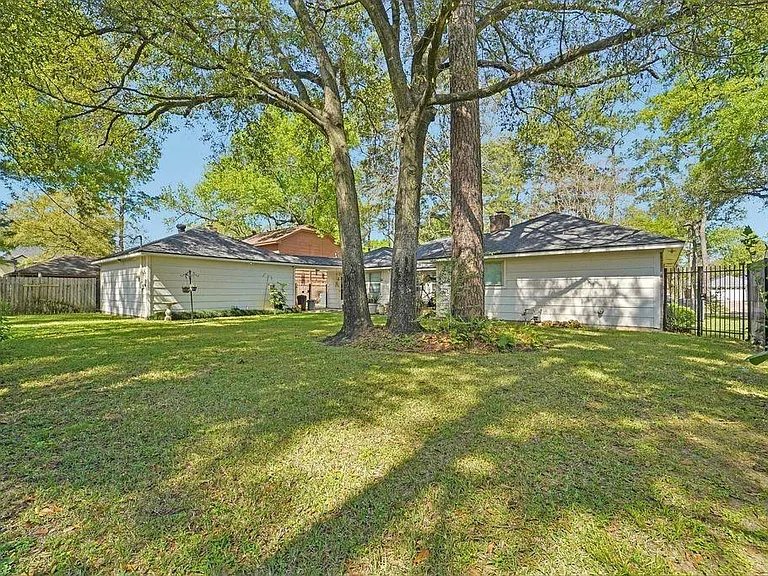 5923 Pinewood Springs Dr — Photo 20