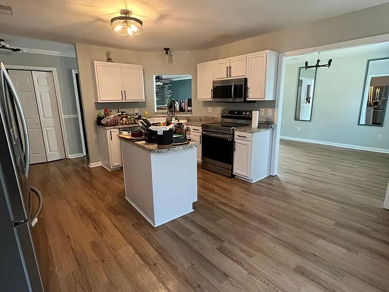 301 Kingston Trace Rd — Photo 3