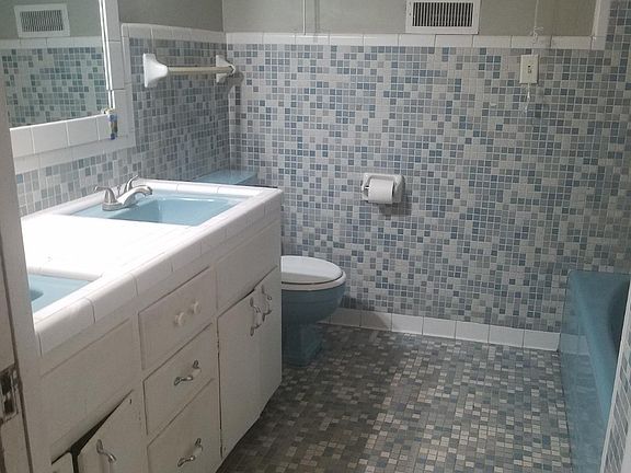 Main bathroom