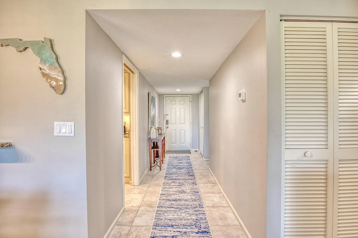 Building Photo - 5640 Golf Pointe Dr #101