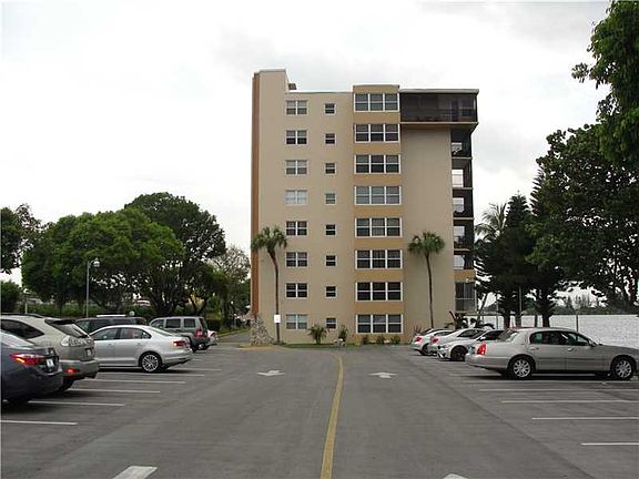 2nd image of 1175 Miami Gardens Dr #403