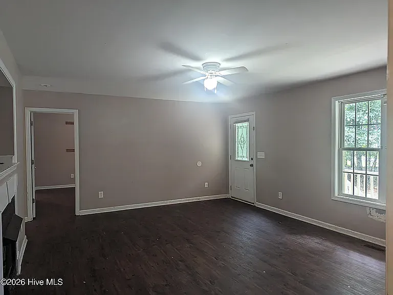 3 bed, 1288 sqft, $1,950 — Photo 3