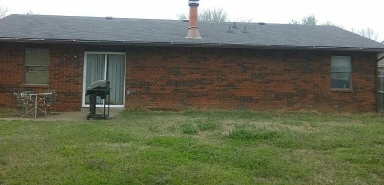 2nd image of 225 W Edgewater St