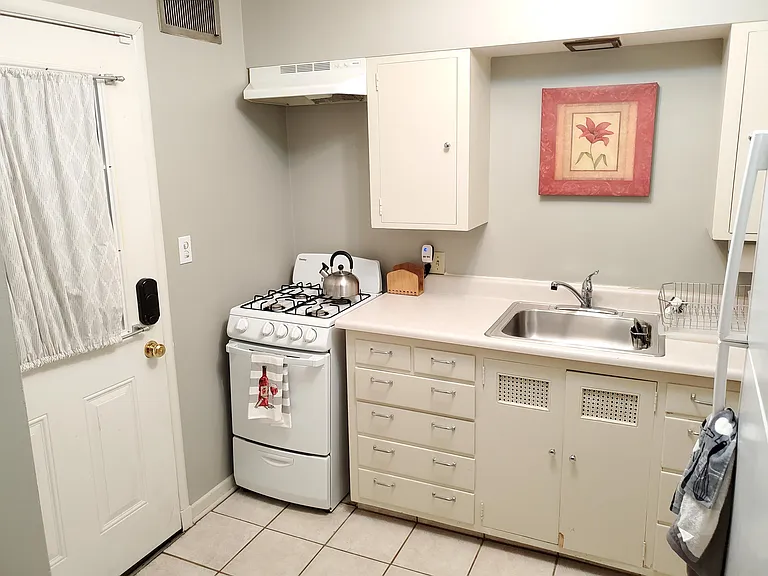 220 W 21st St #3 — Photo 5