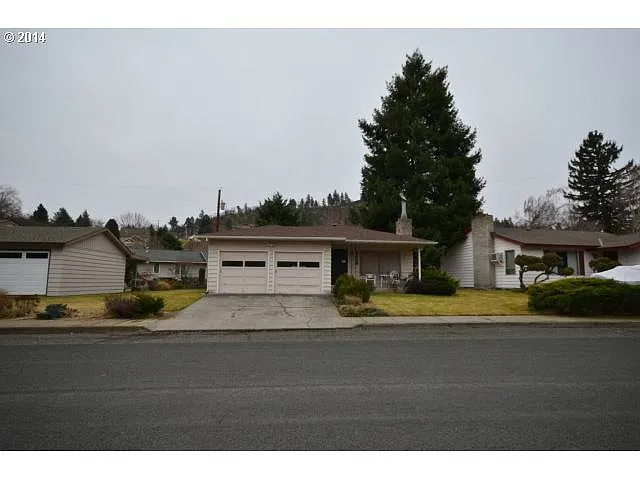 2436 Wright Dr photo 1